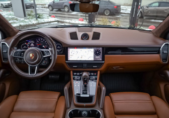 Подержанный автомобиль Porsche Cayenne 2018 года (12 фото)