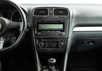 Подержанный автомобиль Volkswagen Golf Hatchback 2010 года (14 фото)
