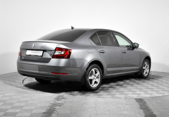 Подержанный автомобиль Skoda Octavia Liftback 2020 года (5 фото)