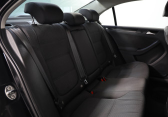 Подержанный автомобиль Volkswagen Jetta Sedan 2012 года (12 фото)