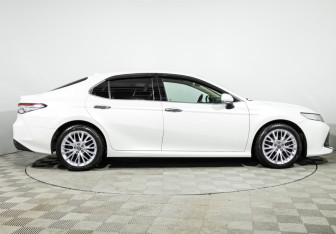 Подержанный автомобиль Toyota Camry Sedan 2020 года (4 фото)