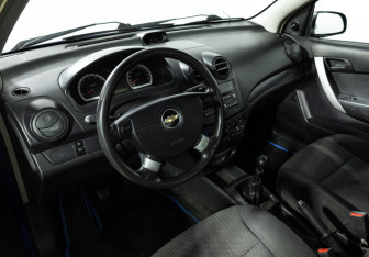 Подержанный автомобиль Chevrolet Aveo Sedan 2010 года (11 фото)