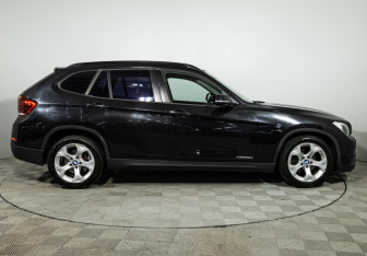 Подержанный автомобиль BMW X1 2012 года (4 фото)