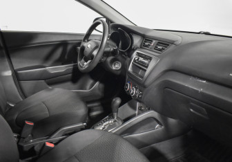 Подержанный автомобиль Kia Rio Sedan 2013 года (12 фото)