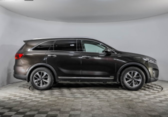Подержанный автомобиль Kia Sorento 2018 года (4 фото)