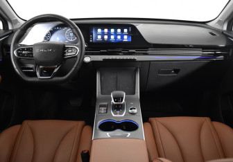 Подержанный автомобиль Omoda C5 2023 года (12 фото)