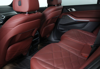 Подержанный автомобиль BMW X5 2022 года (11 фото)