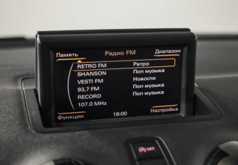 Подержанный автомобиль Audi A1 2012 года (13 фото)