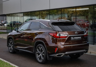 Подержанный автомобиль Lexus RX 2019 года (7 фото)