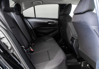 Подержанный автомобиль Toyota Corolla Sedan 2019 года (19 фото)