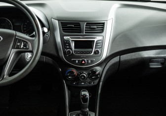 Подержанный автомобиль Hyundai Solaris Sedan 2016 года (14 фото)