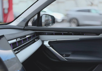 Подержанный автомобиль Geely Atlas 2024 года (23 фото)