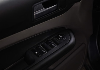 Подержанный автомобиль Ford Focus Hatchback 2008 года (12 фото)