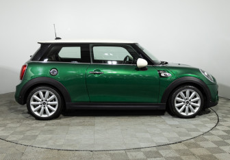 Подержанный автомобиль MINI Hatch 2019 года (4 фото)