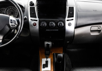 Подержанный автомобиль Mitsubishi Pajero Sport 2008 года (12 фото)