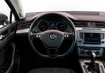 Подержанный автомобиль Volkswagen Passat Sedan 2016 года (13 фото)