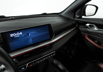 Подержанный автомобиль Geely Coolray 2024 года (18 фото)