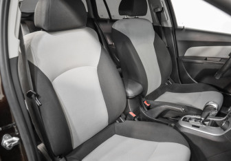Подержанный автомобиль Chevrolet Cruze Wagon 2014 года (18 фото)