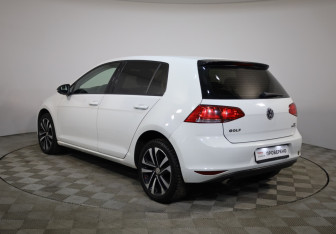 Подержанный автомобиль Volkswagen Golf Hatchback 2014 года (7 фото)