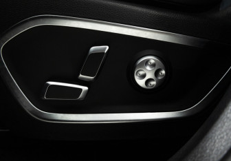 Подержанный автомобиль Geely Tugella 2023 года (15 фото)