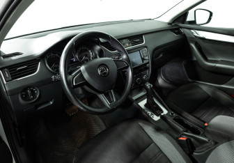 Подержанный автомобиль Skoda Octavia Liftback 2020 года (11 фото)