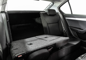 Подержанный автомобиль Skoda Octavia Liftback 2016 года (18 фото)