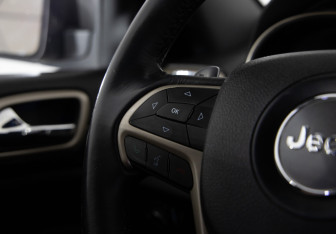 Подержанный автомобиль Jeep Grand Cherokee 2013 года (19 фото)