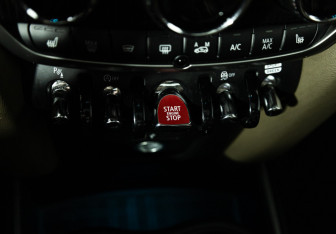 Подержанный автомобиль MINI Countryman 2019 года (18 фото)