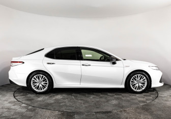 Подержанный автомобиль Toyota Camry Sedan 2020 года (6 фото)