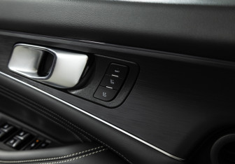 Подержанный автомобиль Changan UNI-K 2023 года (24 фото)