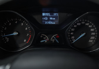 Подержанный автомобиль Ford Focus Hatchback 2013 года (12 фото)