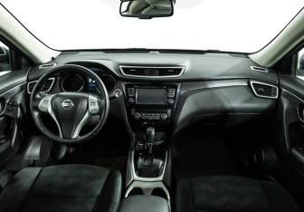 Подержанный автомобиль Nissan X-Trail 2017 года (13 фото)