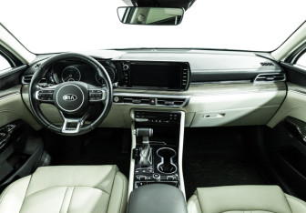 Подержанный автомобиль Kia K5 2020 года (14 фото)