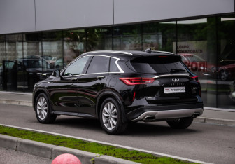 Подержанный автомобиль Infiniti QX50 2018 года (8 фото)