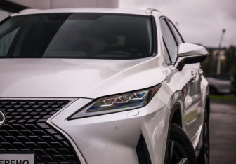 Подержанный автомобиль Lexus RX 2021 года (2 фото)