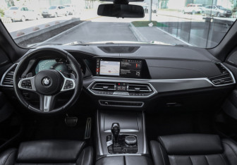 Подержанный автомобиль BMW X5 2019 года (13 фото)