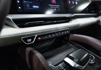 Подержанный автомобиль Geely Monjaro 2023 года (26 фото)