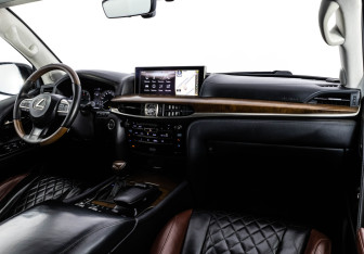 Подержанный автомобиль Mitsubishi Montero Sport 2022 года (11 фото)