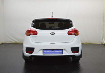 Подержанный автомобиль Kia Ceed Hatchback 2015 года (6 фото)