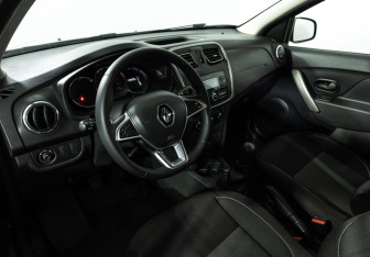 Подержанный автомобиль Renault Sandero 2020 года (11 фото)