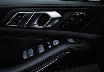 Подержанный автомобиль BMW X7 2023 года (23 фото)