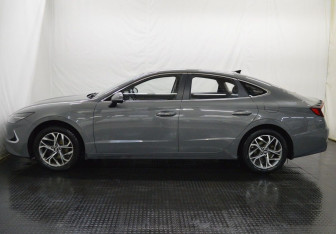 Подержанный автомобиль Hyundai Sonata 2023 года (8 фото)