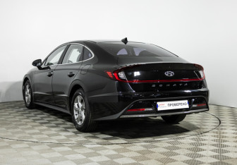 Подержанный автомобиль Hyundai Sonata 2019 года (7 фото)