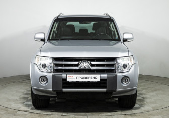Подержанный автомобиль Mitsubishi Pajero 2010 года (2 фото)