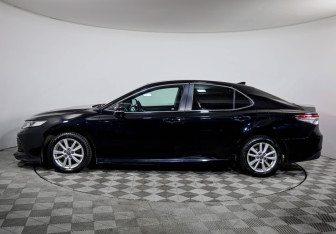 Подержанный автомобиль Toyota Camry Sedan 2019 года (8 фото)