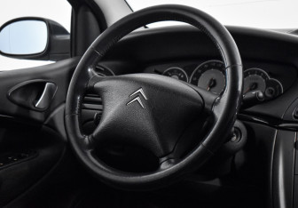 Подержанный автомобиль Citroen C5 Liftback 2006 года (16 фото)
