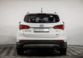 Подержанный автомобиль Hyundai Santa Fe 2013 года (6 фото)