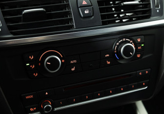 Подержанный автомобиль BMW X3 2013 года (16 фото)