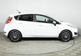 Подержанный автомобиль Ford Fiesta Hatchback 2019 года (4 фото)