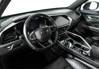 Подержанный автомобиль Geely Tugella 2022 года (11 фото)